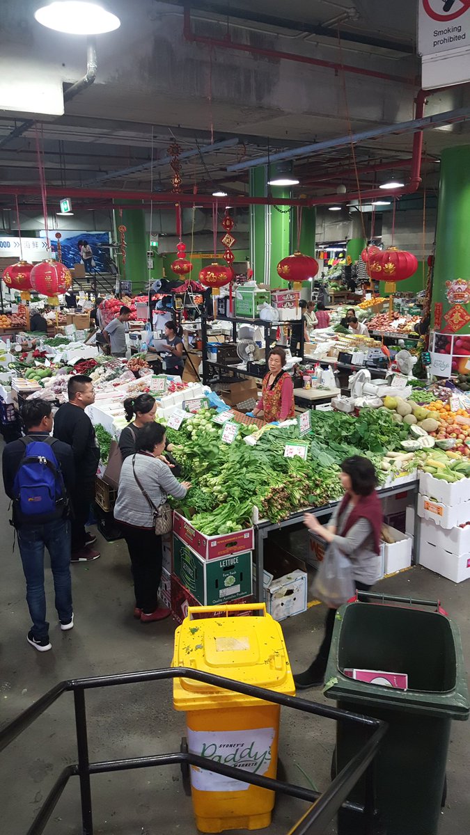leewallace's tweet photo. One of my fav #Sydney #markets #freshfruit&veg #seasonal #capsyd Would a fresh food market work at a #busshelter ? https://t.co/9CiKUXvlvm