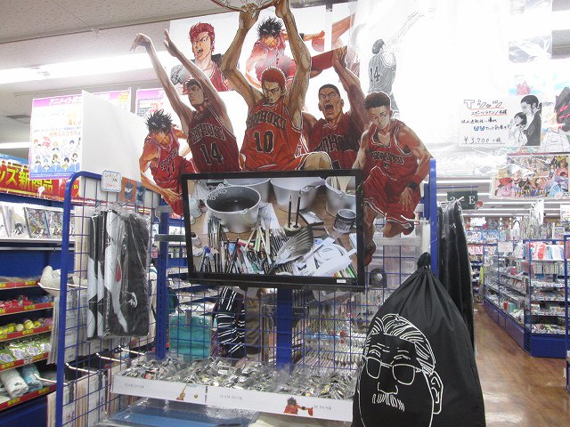 アニメイト池袋本店 グッズ情報 スラムダンクグッズ展開中アニ いよいよ半袖の季節になってきました 美麗イラストが描かれたtシャツ各種やピンバッジなど定番アイテムを多数取り揃えております 6階にて販売中ですので是非ご来店下さいアニ