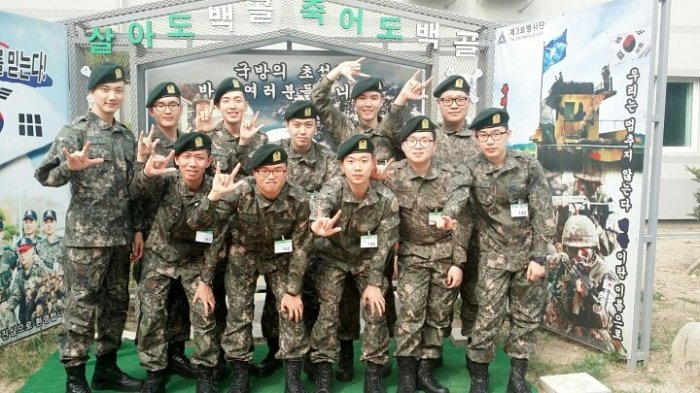 SPLANDmaster's tweet image. 정신없어서 우리 막내 사진올라온지도 모르고 일주일을 보냈네ㅋㅋㅋㅋㅋ 늠름하다ㅠㅜㅠㅠㅠㅠ 훈련병 대표로 인사하는거 건일이 같은데 사진이 너무 화질구지...여서 못알아보는건가ㅋㅋㅋ 건일아ㅠㅠㅠㅠㅠㅠ