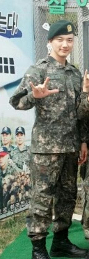 SPLANDmaster's tweet image. 정신없어서 우리 막내 사진올라온지도 모르고 일주일을 보냈네ㅋㅋㅋㅋㅋ 늠름하다ㅠㅜㅠㅠㅠㅠ 훈련병 대표로 인사하는거 건일이 같은데 사진이 너무 화질구지...여서 못알아보는건가ㅋㅋㅋ 건일아ㅠㅠㅠㅠㅠㅠ