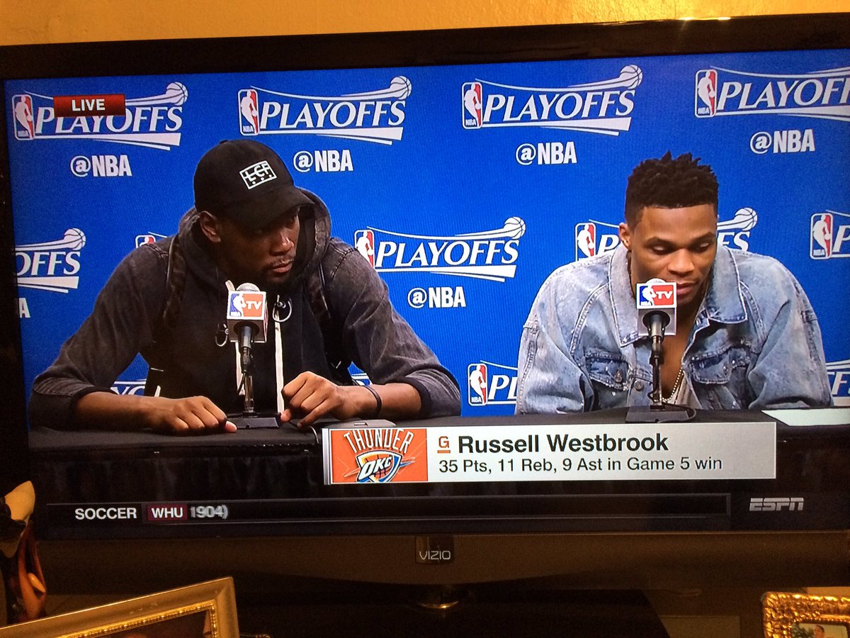 RandyClass's tweet image. When you in the NBA, but you really want to be in a rap group. 😭😭😭😭😭😭