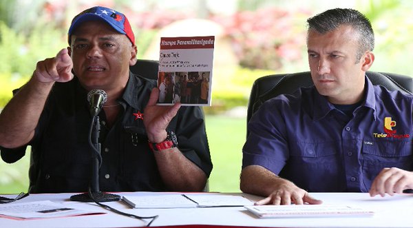 PadreJosePalmar's tweet photo. VOCEROS EMERGENTES: El raro habla como rector del CNE y no lo es, y el narco habla como ministro y tampoco lo es. https://t.co/EeC5yqkAcH