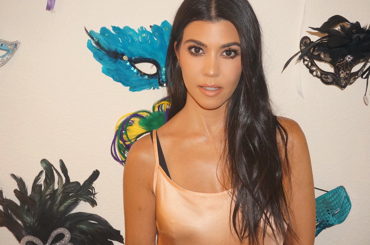 kourtneykardash's tweet photo. Today. https://t.co/flhpHlykIo