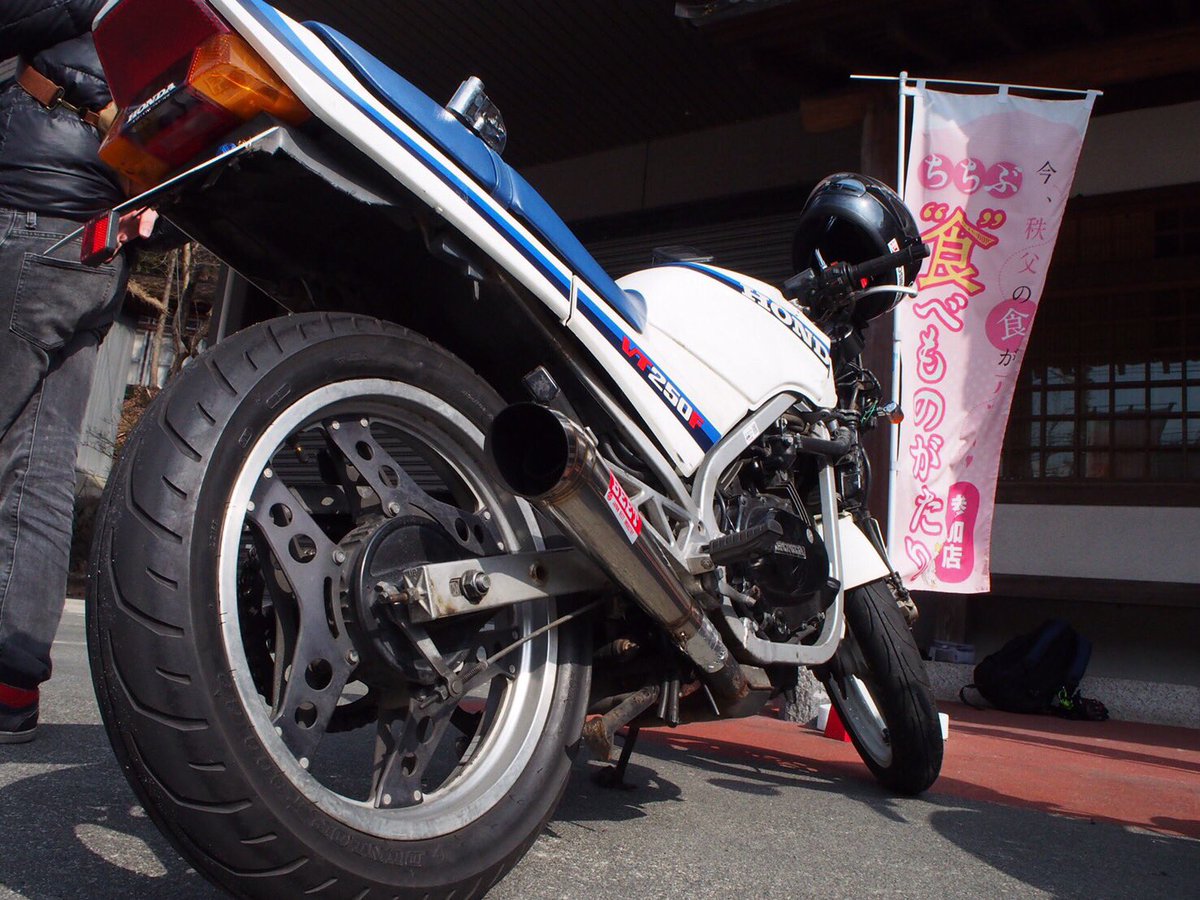 無ガレージ 5cm 80 000円になります Vt250fe 不具合 タンク凹み 外装割れあり メーター固定できてないです カスタム 前後tt900gp マフラー ヘッドライト周り フロント周りvtz移植