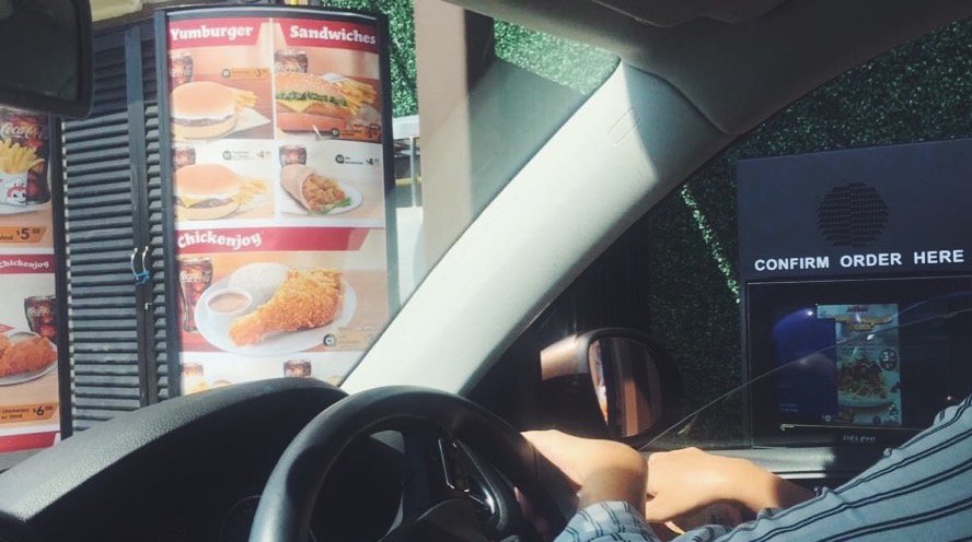 Lunch at a restaurant? Ain't nobody got time for that! Jollibee Drive Thru is the answer. #Brunei #Jollibee