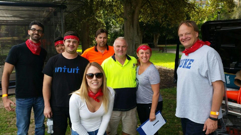 Brenda_Invitbox's tweet photo. #redteam Intuit on a treasure hunt #jim_mcginnis #bowdenmel #pinnacleteamevents https://t.co/CoGpaUs1qE