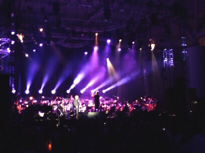 Apoteósico éxito el de esta noche de <a href="/RAPHAELartista/">𝗥𝗔𝗣𝗛𝗔𝗘𝗟</a> en un recinto usbi de Xalapa lleno hasta la bandera!