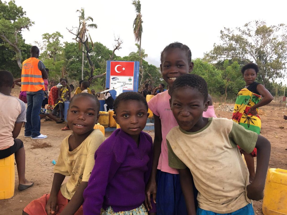 kimseyokmu_'s tweet photo. Temiz Su projemizle bulaşıcı veölümcül hastalıkların önüne geçiyor,yerel kalkınmaya sürdürülebilir destek sağlıyoruz https://t.co/TT4UHJC6ic