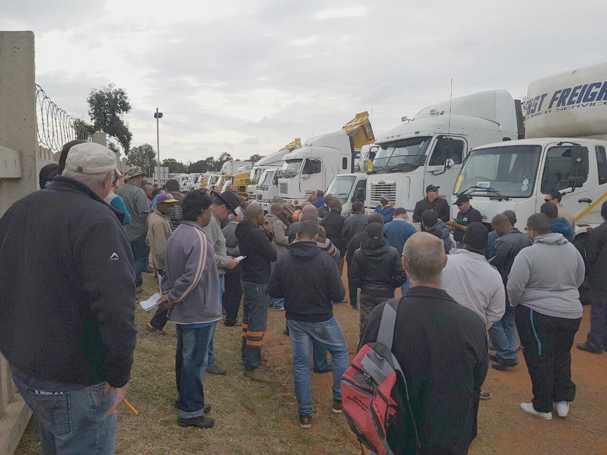 AuctionTraders's tweet image. Well done to @Devco_Auctions and their clients for yesterday's #auction in Meyerton!
#tlb #transport #construction