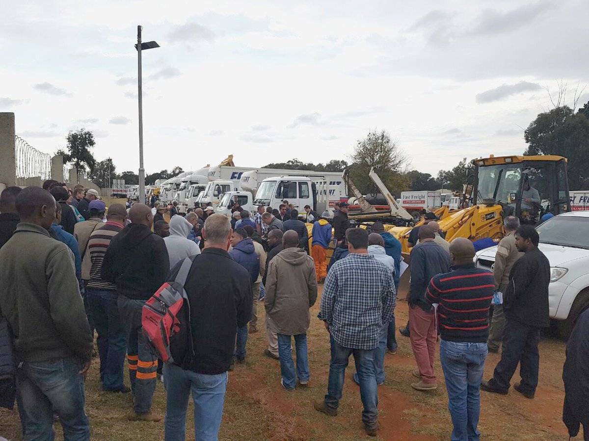 AuctionTraders's tweet image. Well done to @Devco_Auctions and their clients for yesterday's #auction in Meyerton!
#tlb #transport #construction