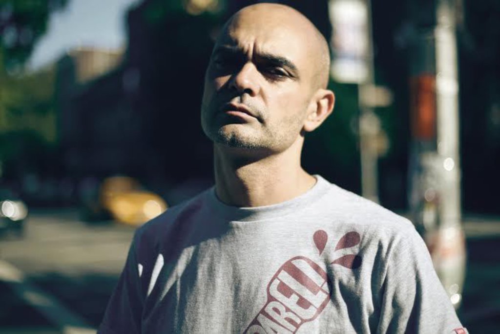 Socialupmag's tweet photo. Intervista a Bassi Maestro – Il Vero Padre del Rap Italiano ci parla di #downwithbassi https://t.co/DUfJkSXHTk https://t.co/a8AItJgo67