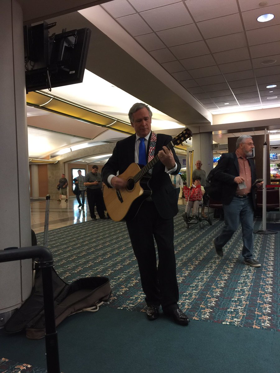 aimelaziz's tweet photo. #Bushguy@ Orlando airport! A little wake up song!! https://t.co/4oIXSoJdwt