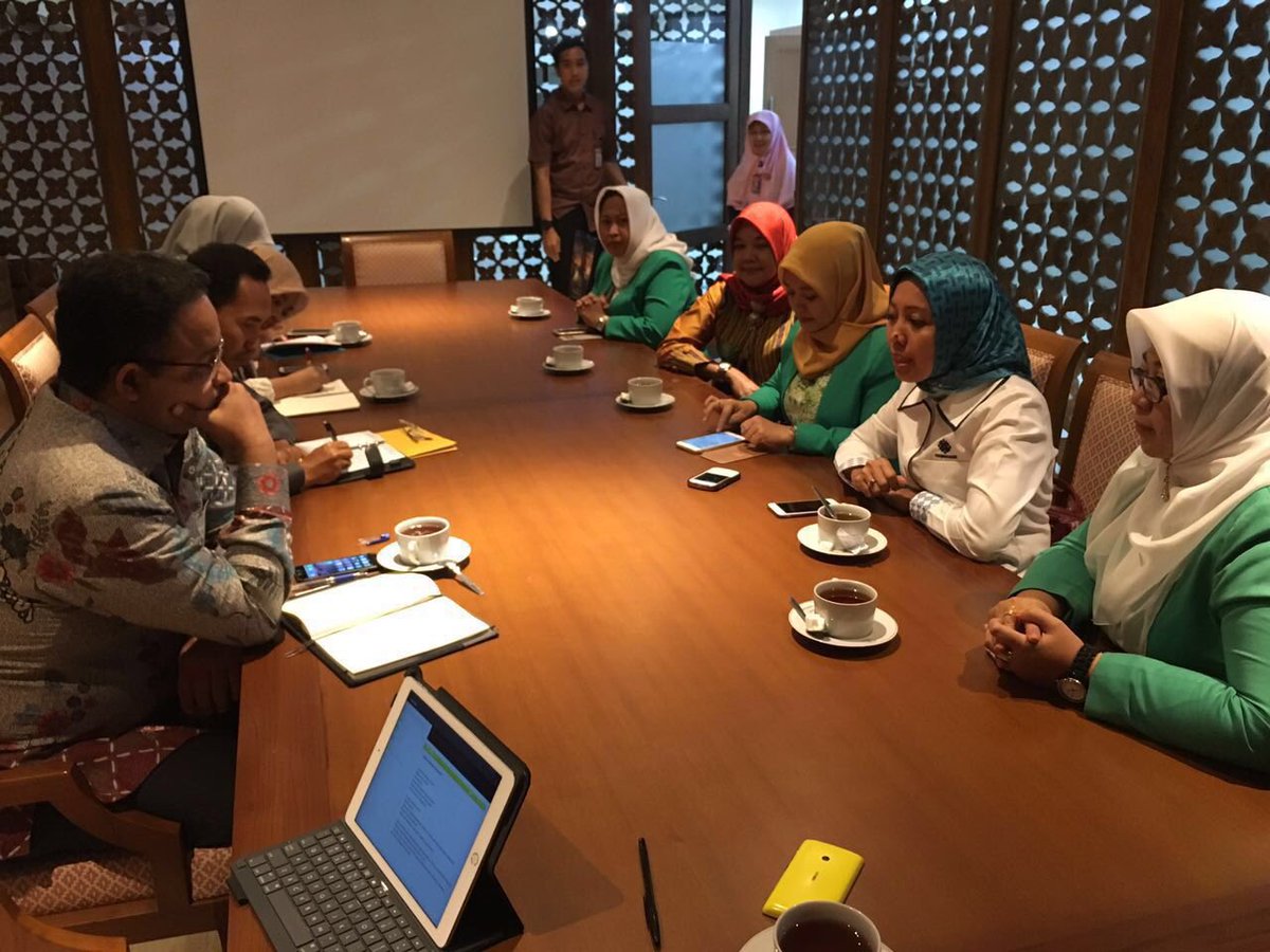 PP Fatayat NU bertemu &amp; berdiskusi dg Mendikbud <a href="/aniesbaswedan/">Anies Rasyid Baswedan</a> terkait keaksaraan&amp; sosialisasi parenting <a href="/nu_online/">NU Online</a>