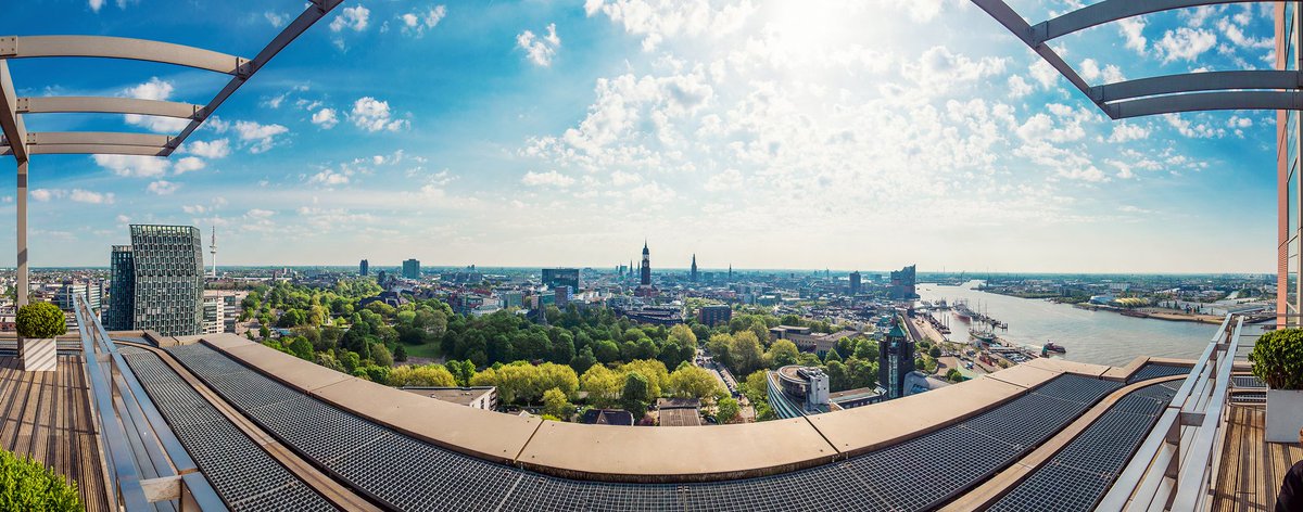 Unser Art-Director war heute mal auf einem von Hamburgs höchsten Dächern zu Besuch. #Hamburg #endlichguteswetter