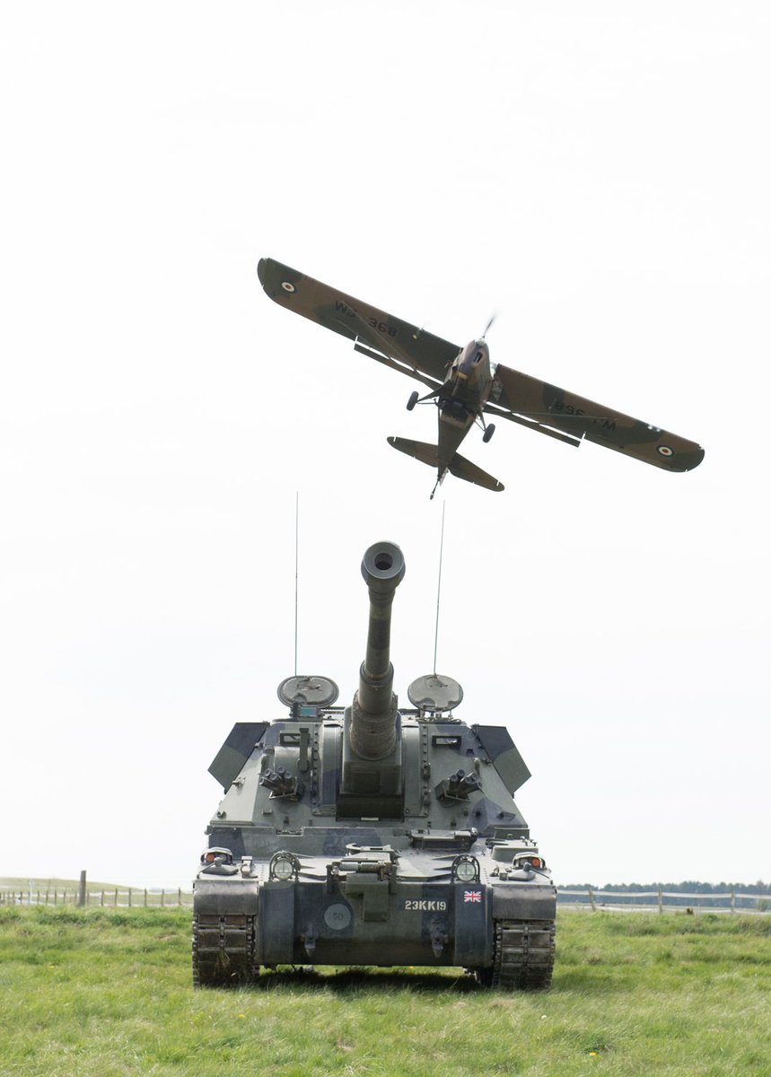 BritishArmy's tweet photo. Royal Artillery displayed 100 years of artillery pieces at a historical display marking their 300th anniversary https://t.co/SvqeGYSoSc