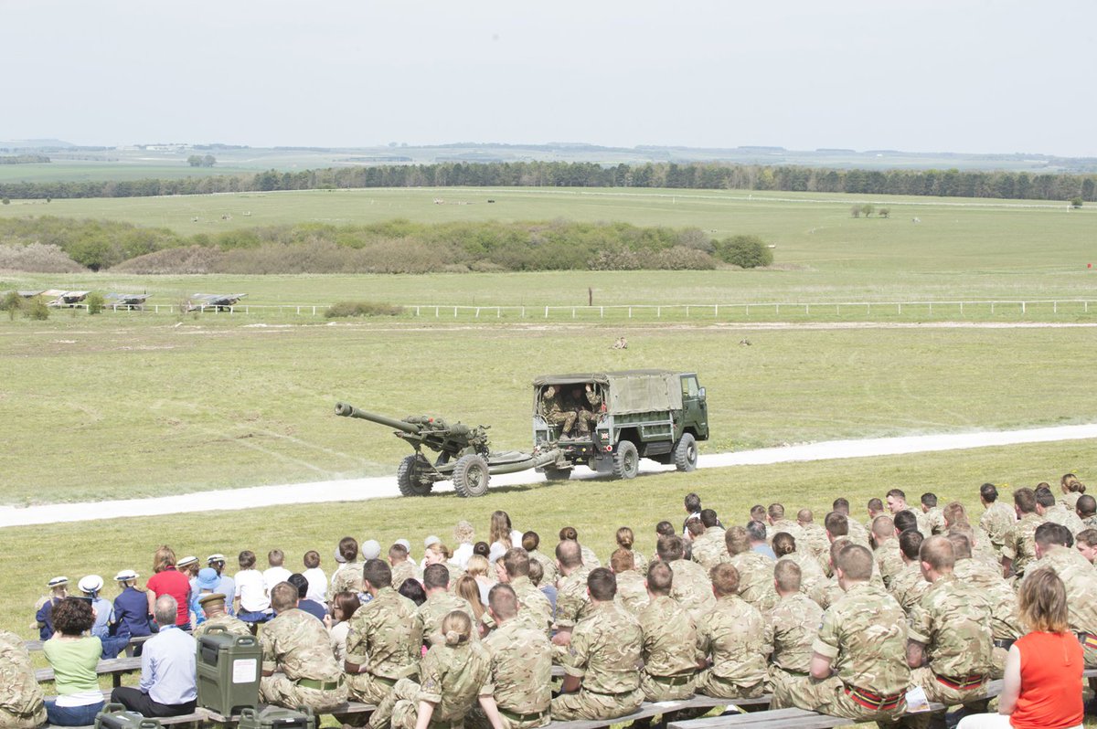 BritishArmy's tweet photo. Royal Artillery displayed 100 years of artillery pieces at a historical display marking their 300th anniversary https://t.co/SvqeGYSoSc