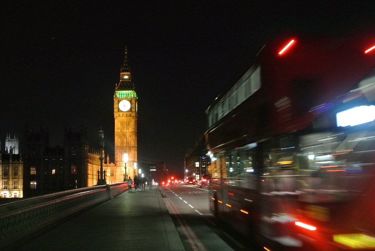 visitlondon's tweet image. Great picture from @kookg8 of #London all lit up :) Keep your #NightLondon coming! 👍