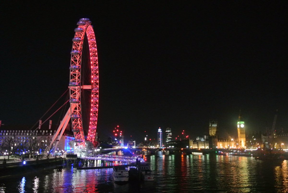 visitlondon's tweet image. Great picture from @kookg8 of #London all lit up :) Keep your #NightLondon coming! 👍