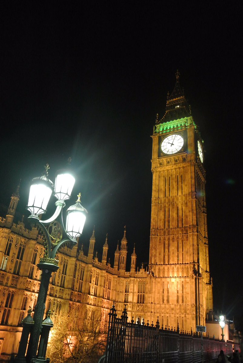 visitlondon's tweet image. Great picture from @kookg8 of #London all lit up :) Keep your #NightLondon coming! 👍