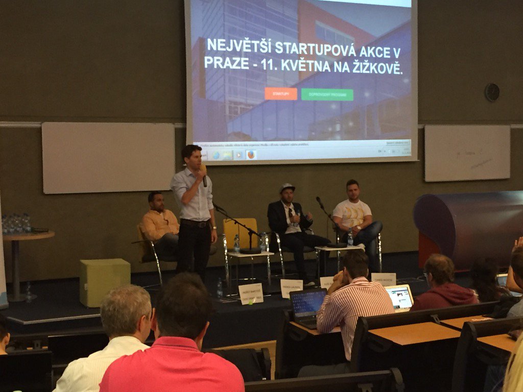 Prave zacina panelova diskuse na Startup Festival. <a href="/WojcikTomas/">Tomas Wojcik</a> povida o investici do <a href="/Atotocz/">Atoto</a>.