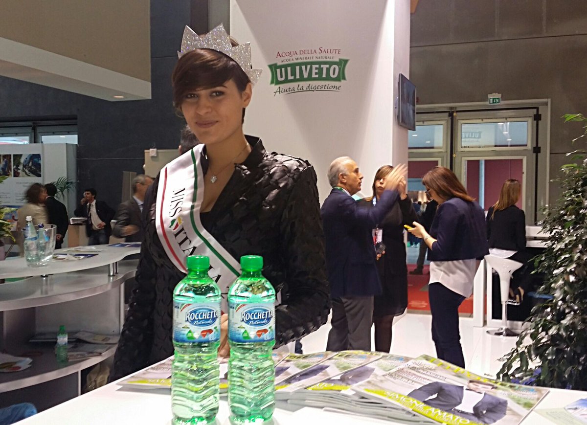 MissItalia__'s tweet photo. Pulita dentro, bella fuori 😉

--
@AliceSabatini_ al @CibusParma con @RocchettaTweets &amp; @Equilibra_Ita. https://t.co/FX2FCCX3xP