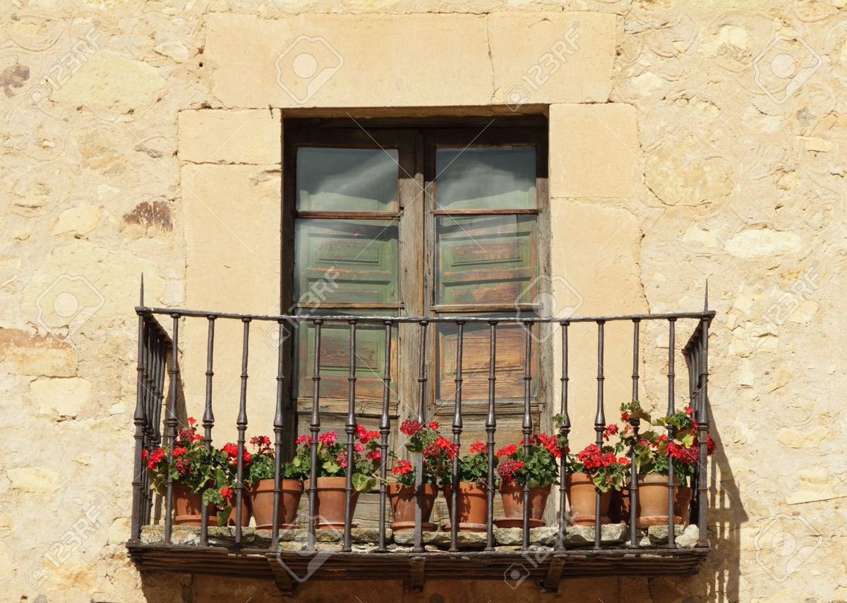 "سأمدح هذا الصباح الجديد
سأنسى الليالي، كل الليالي
وأمشي إلى وردة الجار
أخطف منها، طريقتها في الفرح"