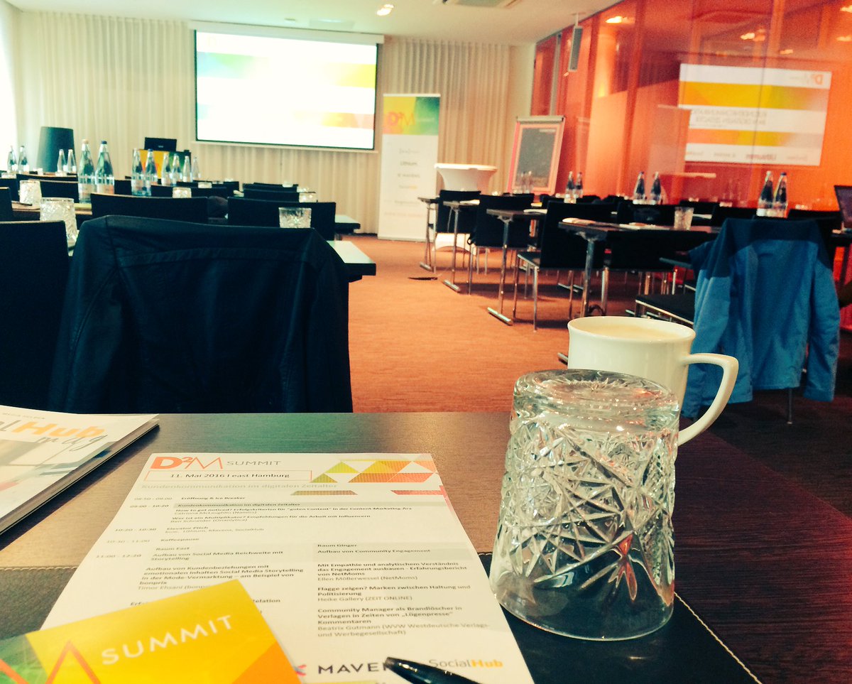 mo_szy's tweet photo. Und looos. #newWork work space @PontoonSolution for the day ;) #d2msummit https://t.co/4jbtFRmxOx