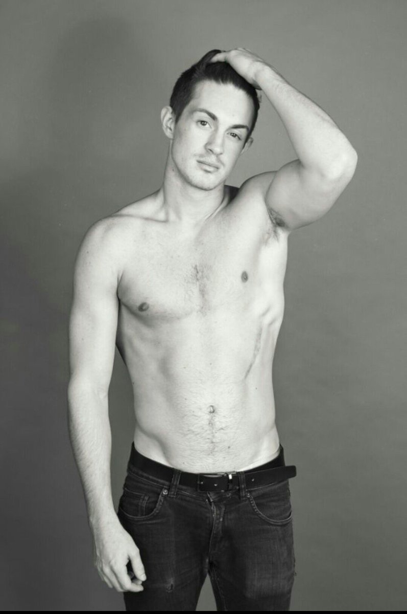 DylanElPatron's tweet image. 6&apos;7&quot; #tallguy #bigguyproblems