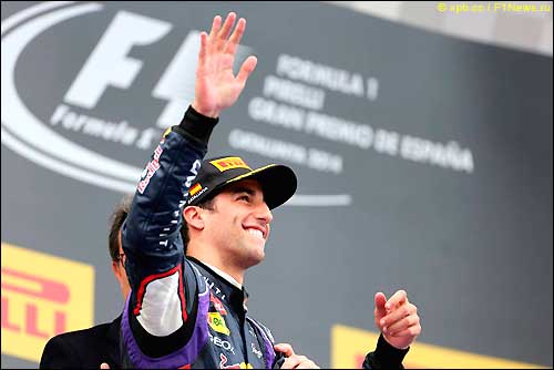 insurgent_'s tweet photo. В этот день 2 года назад @danielricciardo завоевал свой первый (официальный) подиум в карьере
#statF1 #SpanishGP #f1 https://t.co/w0Tzb0gchW