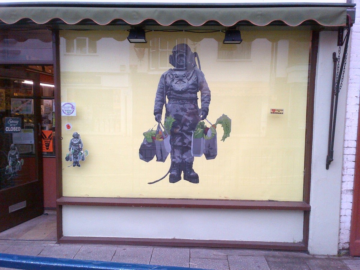 Stainesfarmshop's tweet photo. The diver is back. . and bigger than ever ! #whitstable #stainesfarmshop #keepyapoundslocal #CATMAN https://t.co/pjymLJrxXB