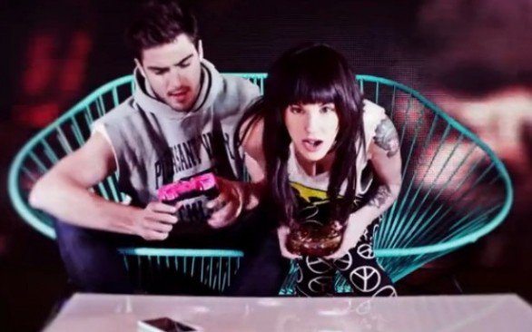 iamheremag's tweet photo. Actores con ritmo: @Maxi_Iglesias en el videoclip de @AngyFdz https://t.co/gi83V9ljjs

por @ton_Muniz https://t.co/kxXpd5uy1x