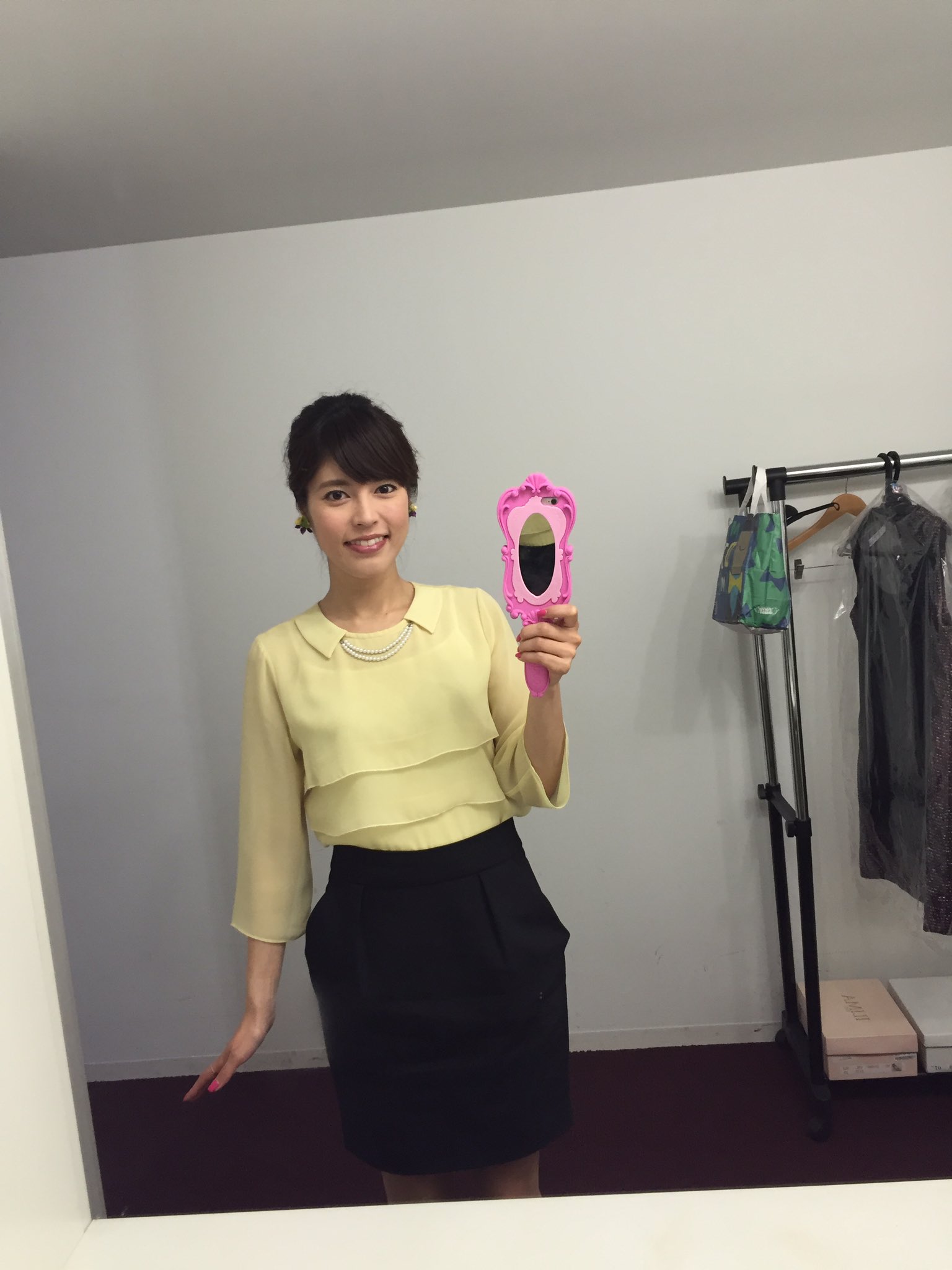 神田愛花 今日の衣装は 久しぶりに黒のスカートとブラウス ピアスが可愛いです T Co Pkdzhuymqg Twitter