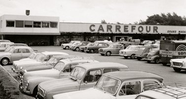 CarrefourFrance's tweet photo. #JeSuisPasVieuxMais mon premier hypermarché ressemblait à ça >>> 👵👴 #sixties https://t.co/TQNBQ4Bfsh