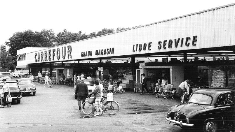 CarrefourFrance's tweet photo. #JeSuisPasVieuxMais mon premier hypermarché ressemblait à ça >>> 👵👴 #sixties https://t.co/TQNBQ4Bfsh