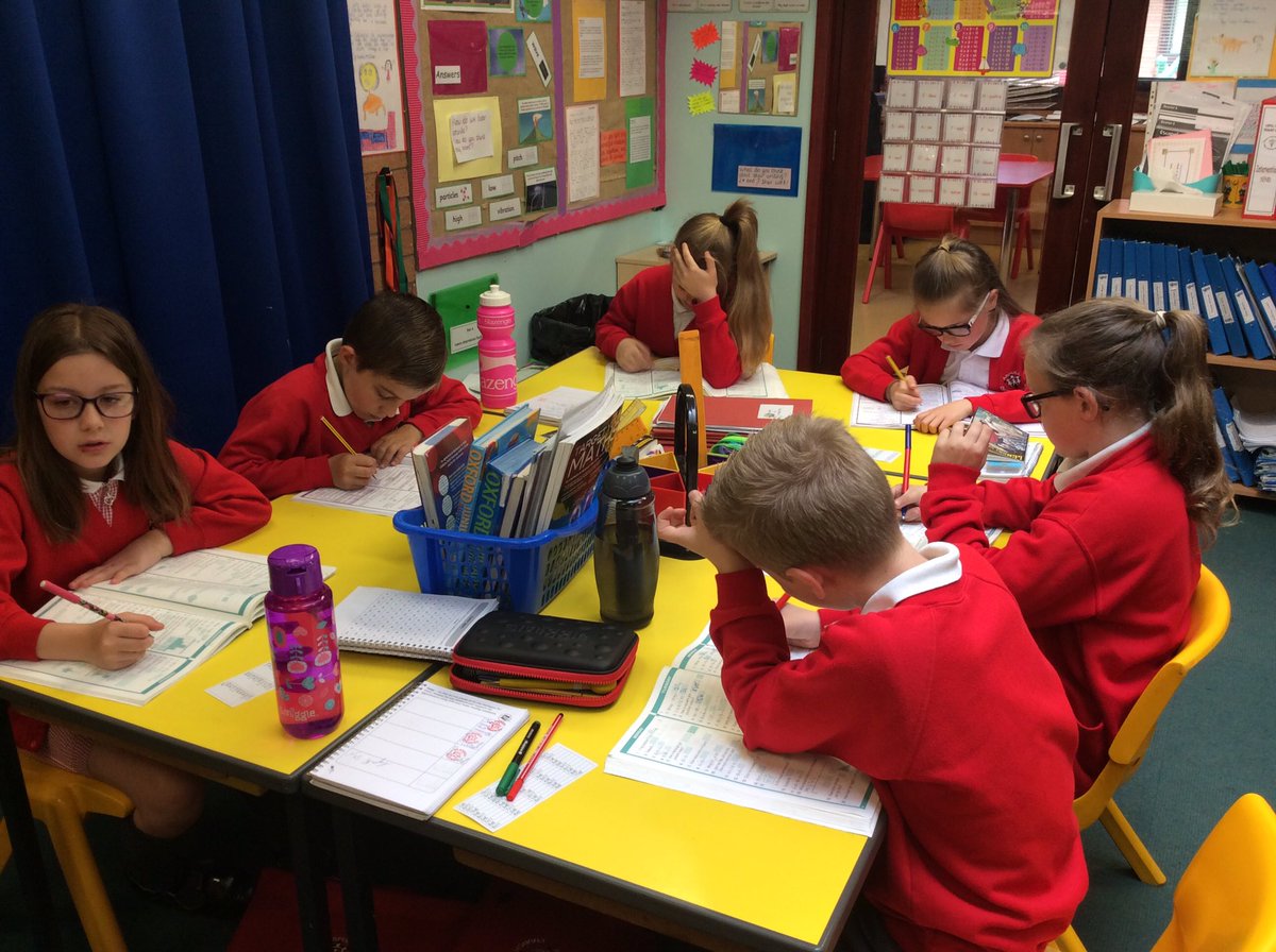 class4aspull's tweet photo. Starting today with mental maths to get our brains warmed up! #mathsbrains https://t.co/uEJgBXTwhC