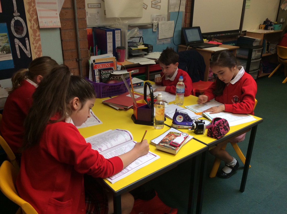 class4aspull's tweet photo. Starting today with mental maths to get our brains warmed up! #mathsbrains https://t.co/uEJgBXTwhC