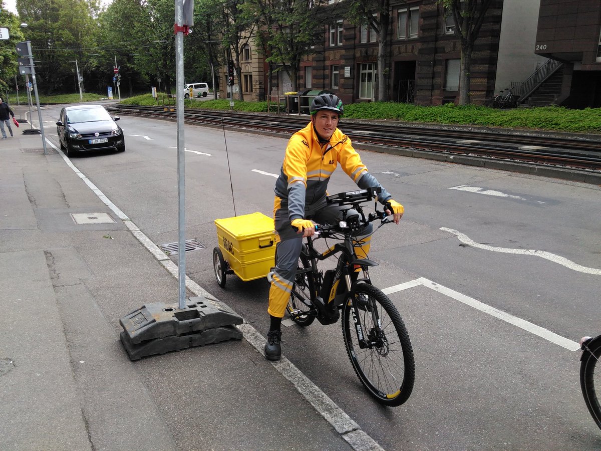 Gerade hab ich den gelben Engel gesehen! Tolles Pilotprojekt vom <a href="/ADAC/">ADAC</a> und auch #Fahrradalltag