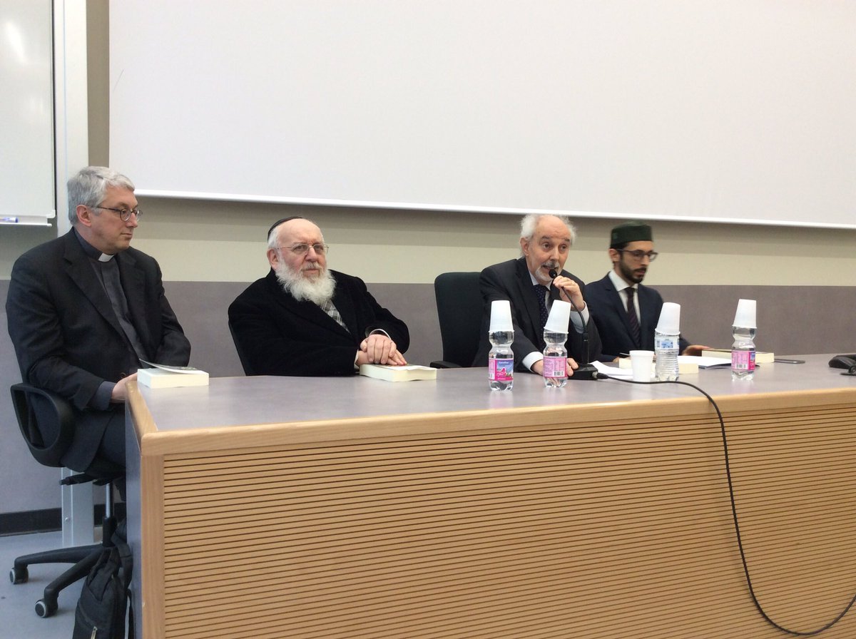 AG_Chizzoniti's tweet photo. #cibo #religione #diritto iniziamo la presentazione del volume #unimi #diritttoecclesiastico https://t.co/WanZUQBhIq