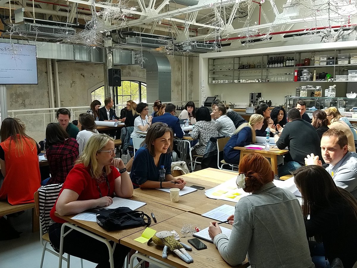 SocialbakersUS's tweet photo. Hands on exercises underway in #EskaKarlin! #Engage2016 https://t.co/efOFT7XdFT