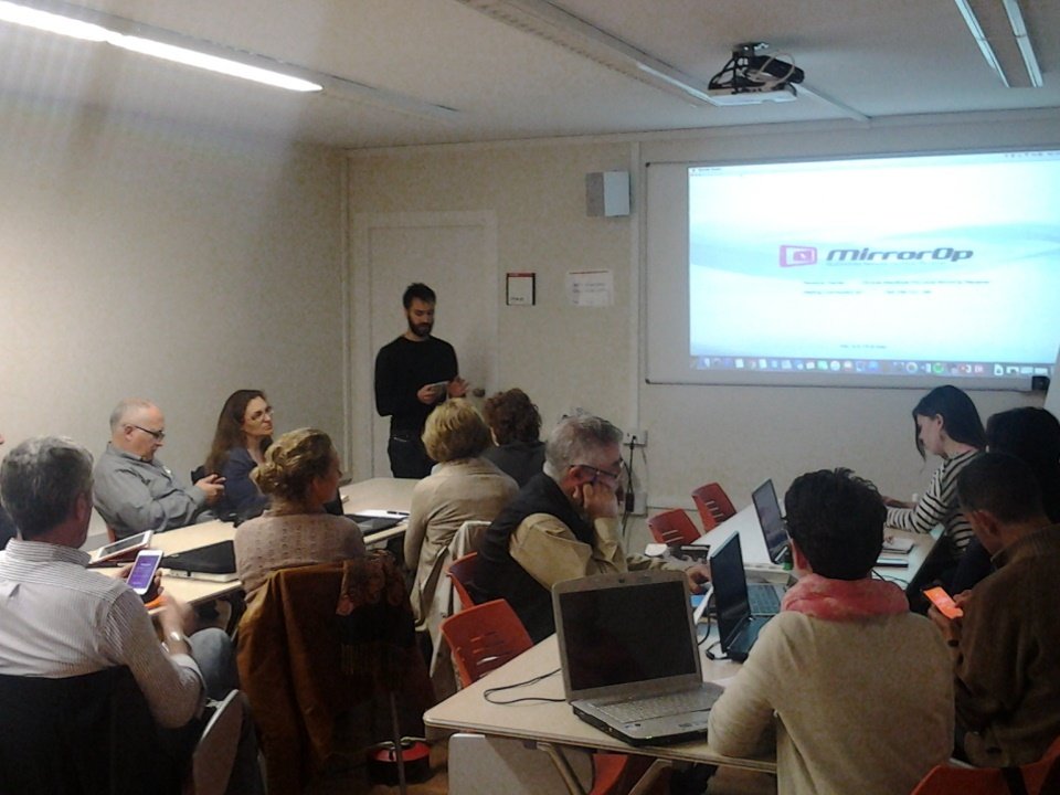 csetc's tweet photo. Aprenent #instagram amb @gorkallort dins #caixatecno a @ajcardedeu https://t.co/xB9Ro3dPG5
