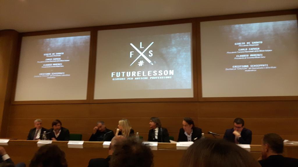 BarbaraAlbanesi's tweet photo. @articolo1srl al #Futurelesson #divisione #Fashion&amp;Luxury https://t.co/Ox2hPmW4wb
