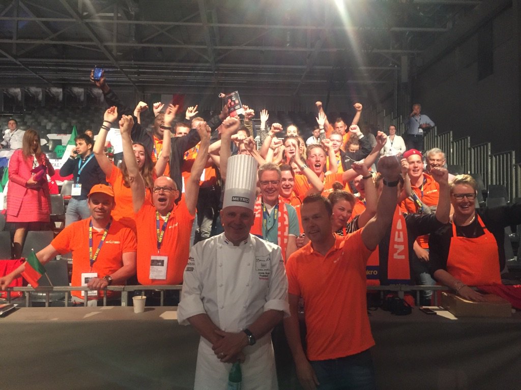 Ook supportsvak Nederland loopt vol ff op de foto met <a href="/delibrije/">Jonnie Boer</a> top dat jullie er zijn Friese Poort Sneek Drachten