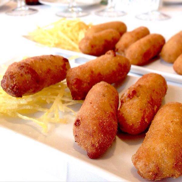 ¿Quién puede resistirse a algo tan tradicional y sabroso? ¡Nosotros siempre caemos en la tentación! ;-) #Croquetas