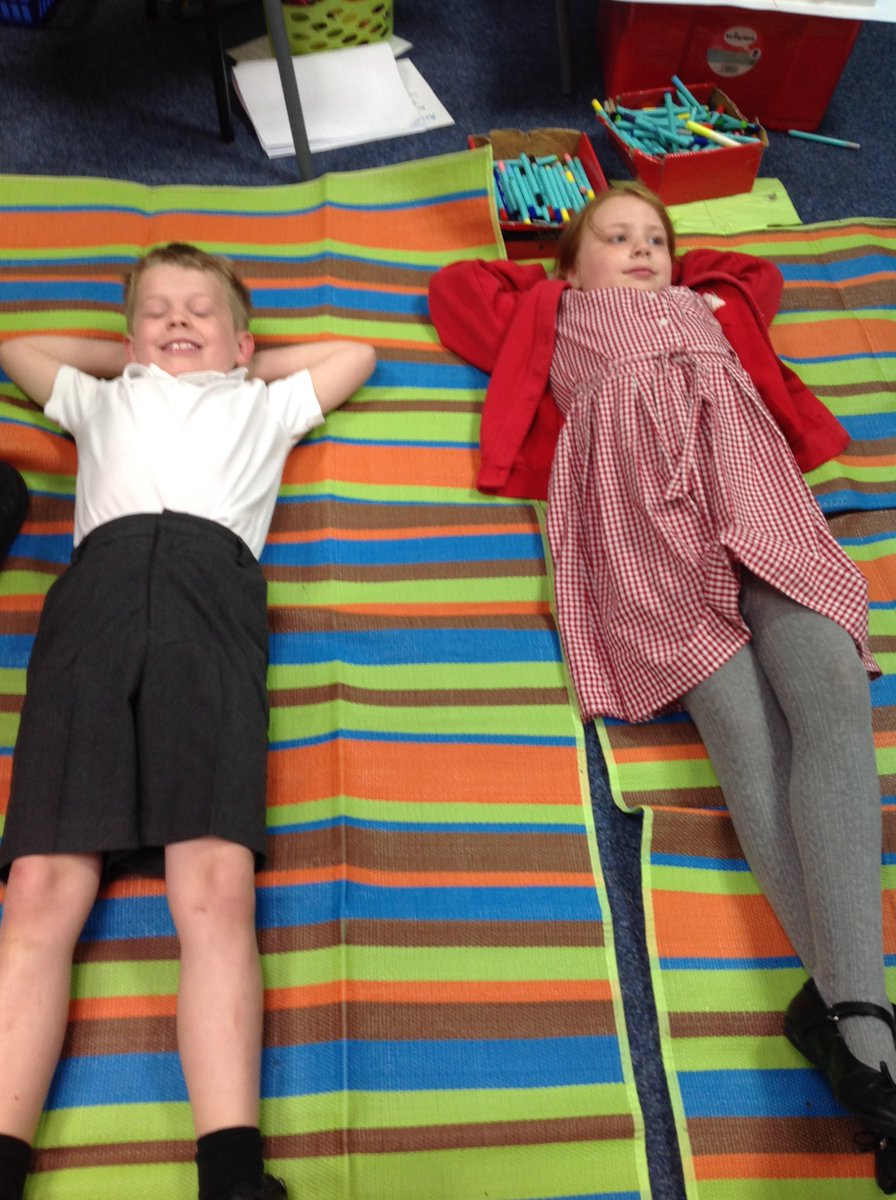 Lakeside_Sch's tweet image. Y3S took a trip to Miss Smith's deserted island this morning! #DescriptiveLanguage #ExoticFruitTasting #LoveLearning