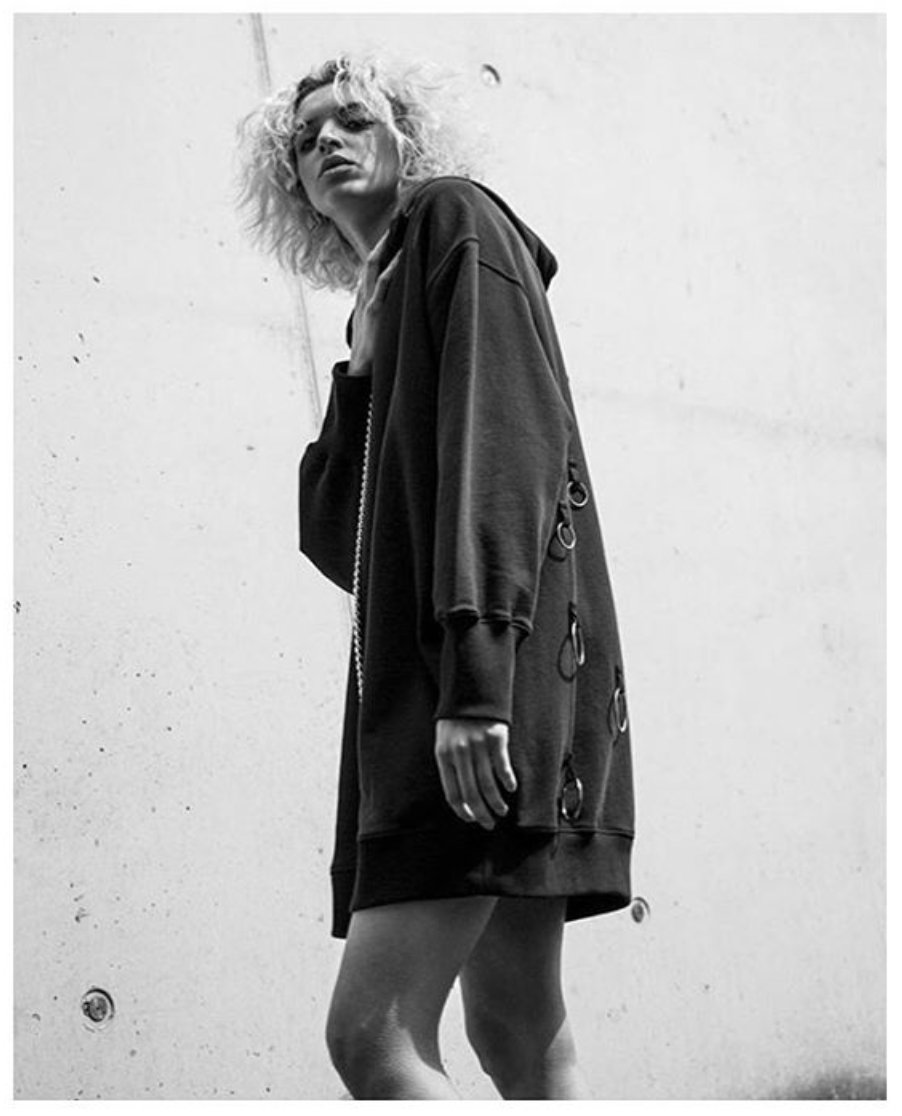 msgm_'s tweet image. As shot by @LABELSFASHION, the Iconic #MSGM #SPRINGSUMMER2016 Hooded Sweatshirt w/ Chains and Metal Rings