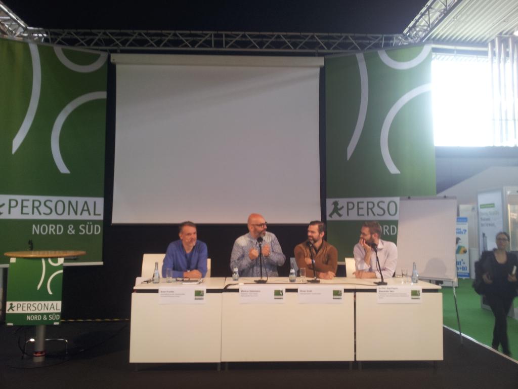 St_Hornung's tweet photo. Weniger Hierarchie: "Man muss reden, rede, reden..." Markus Stelzman von Telehaase #Psued16 @AugenhoeheFilm https://t.co/PW8pbwBMX3
