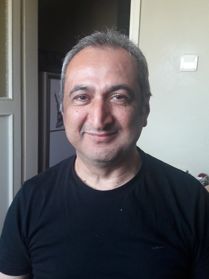 Beni benimle yaşayanlar iyi bilir,
Gerisi sadece hakkımda söylentidir...