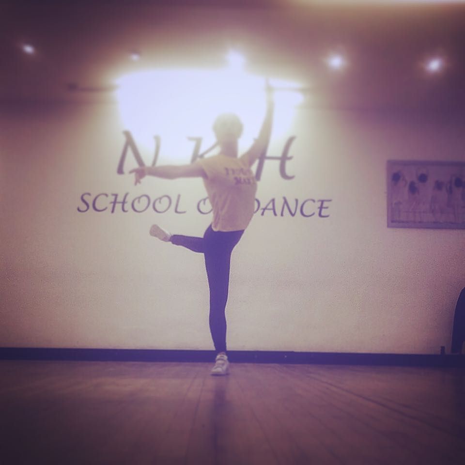 VictoriaAaguila's tweet photo. Bad attitude 😂 before my class last night 💃🏻#ballet #balletbefit by minisoph https://t.co/fTkS8Grb2Q