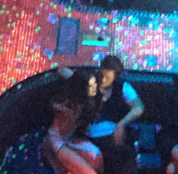 OrlibloomR's tweet photo. "Orlando Bloom threw Katy Perry and again interested Селеной Gomez." - reported the press. And you believe it? https://t.co/xPBwvxougJ