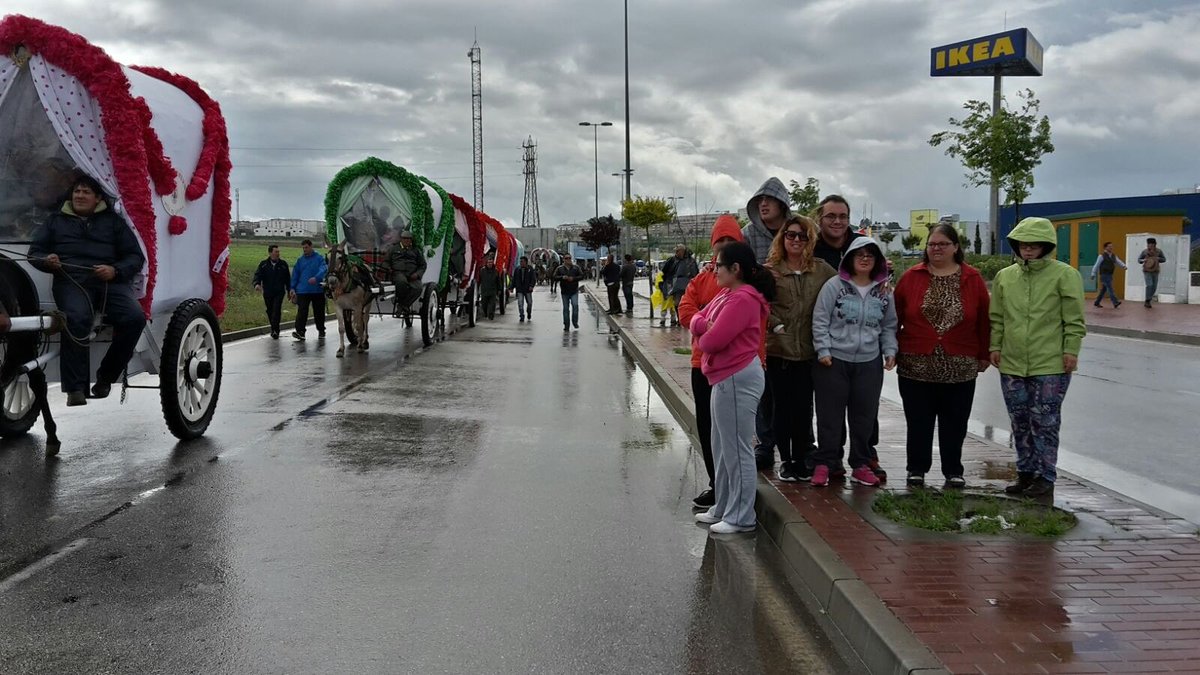 Afamedis's tweet photo. Afamedis no se pierde una! Como todos los años, nos vamos a ver la salida de la Hermandad de Jerez hacia El Rocio https://t.co/ygE39J5z9s